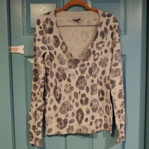 4/$20 Watercolor cheetah Express V neck sweater